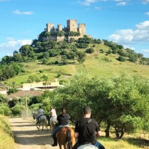 Ruta a caballo al castillo de Altojardín